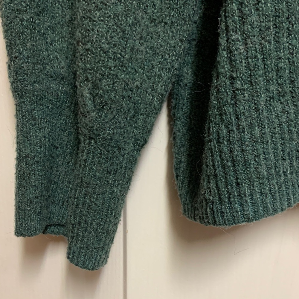 Market & Spruce Deep Green Ribbed Crewneck Sweater - Picture 6 of 6